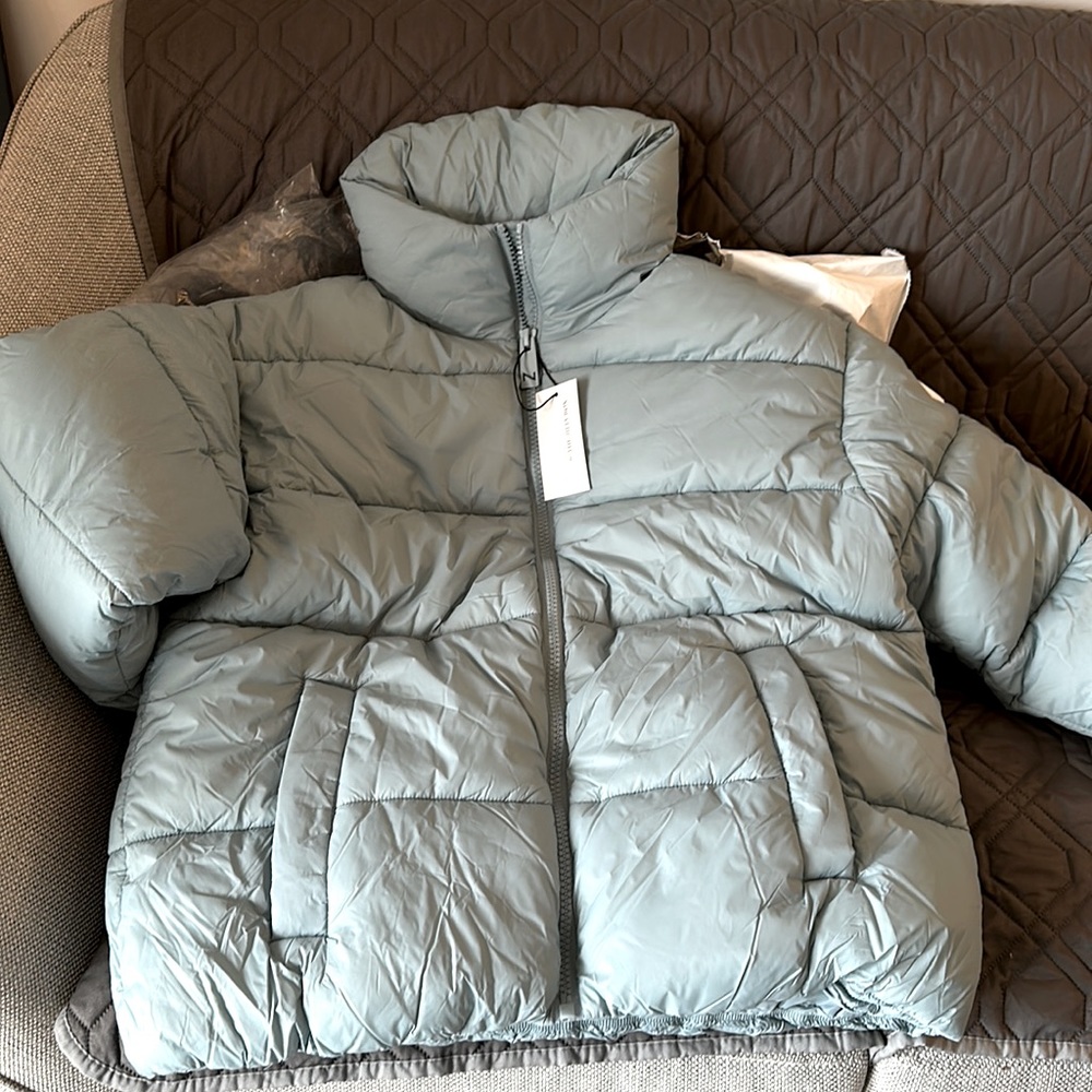 NOIZE puffer coat for the Winter 2023 JillyBox